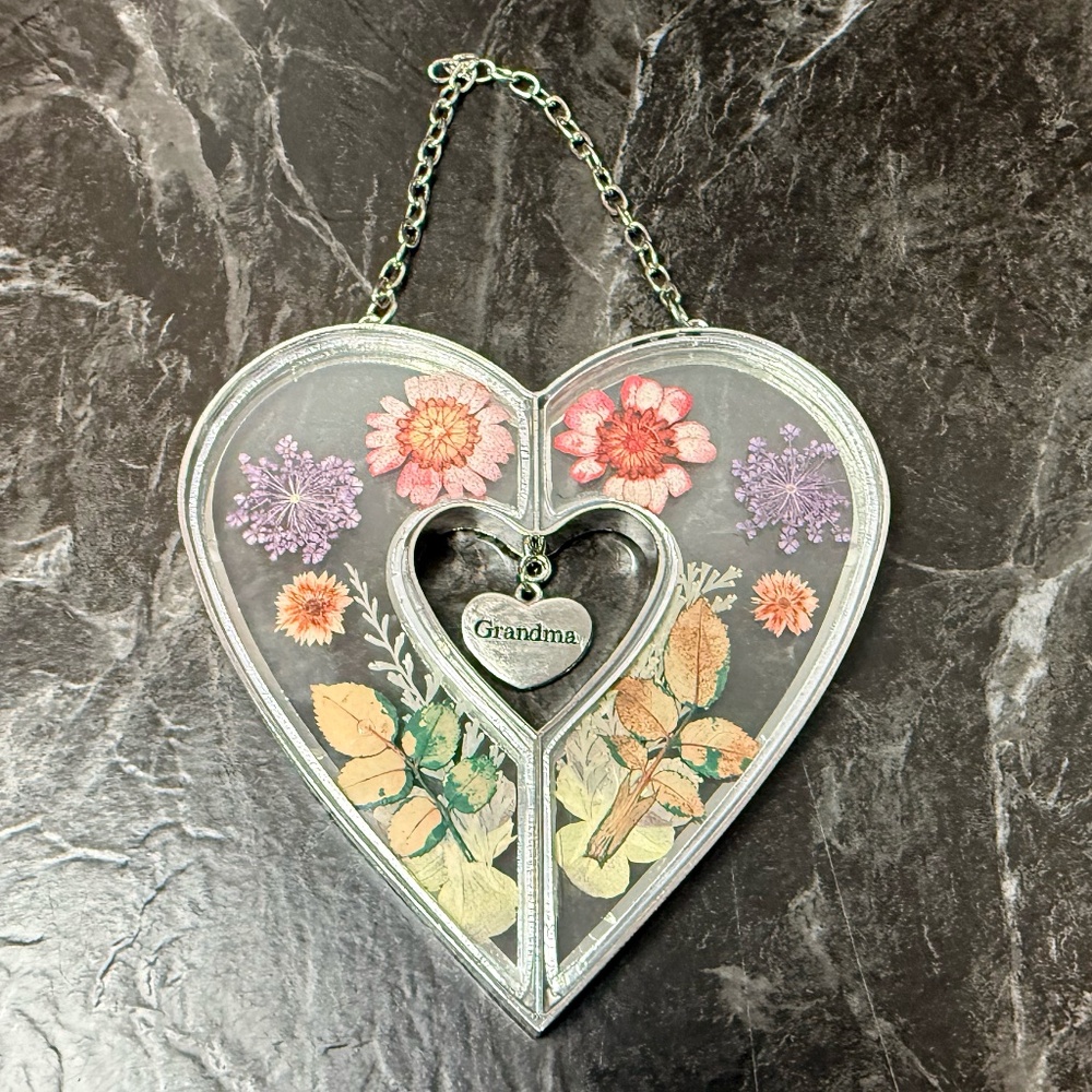 Heart Suncatcher “Grandma” Ornament with Pressed Flowers - Picture 10 of 12